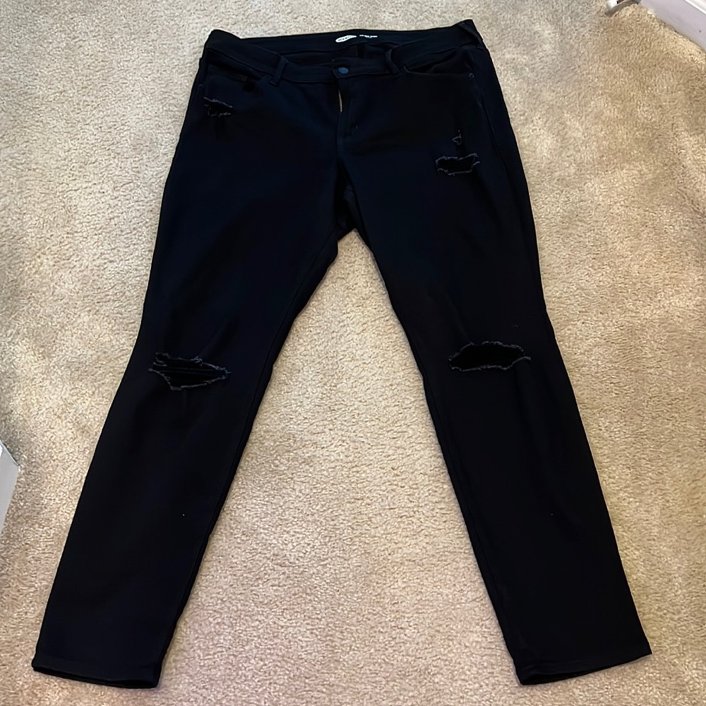 Black Pop Icon Skinny Mid rise distressed jeans
